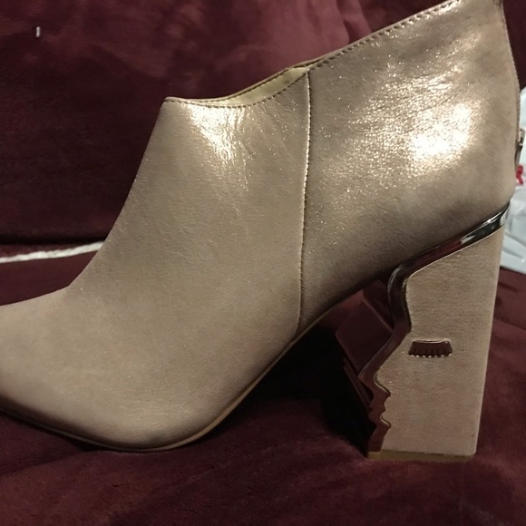 sexy , bootie that will catch any eye ! Size 9.5 price $55 , never worn - Picture 3 of 3